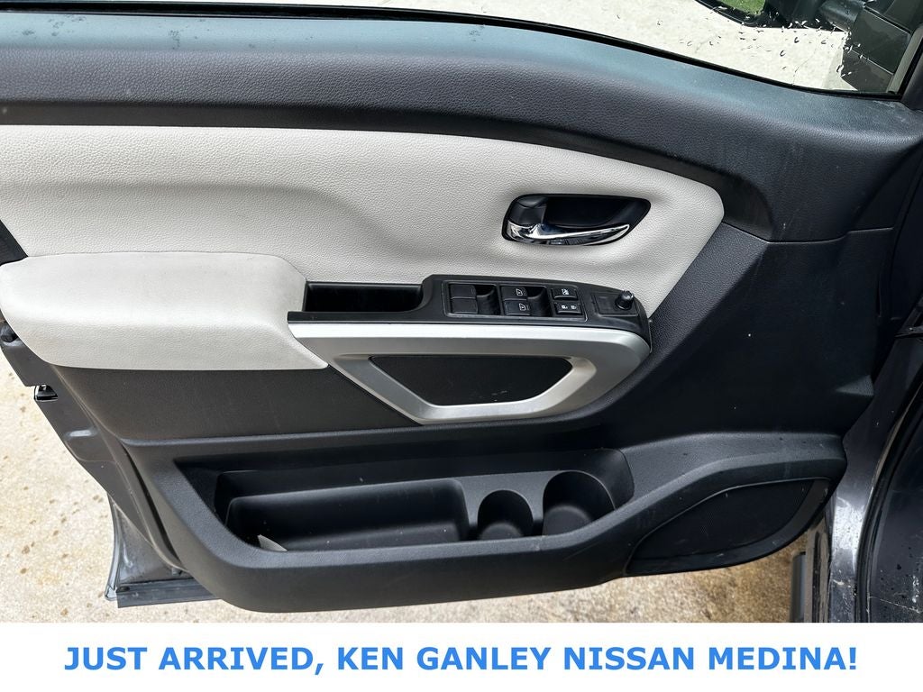 2024 Nissan Titan SV