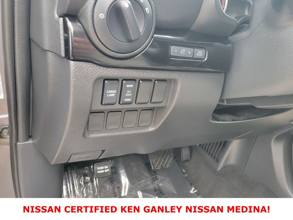 2024 Nissan TITAN Crew Cab SV