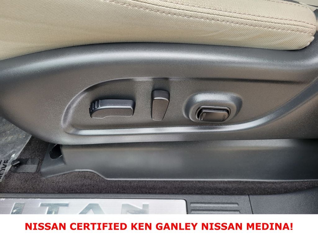 2024 Nissan TITAN Crew Cab SV
