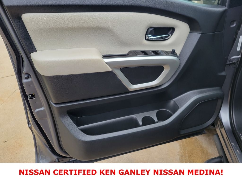 2024 Nissan TITAN Crew Cab SV