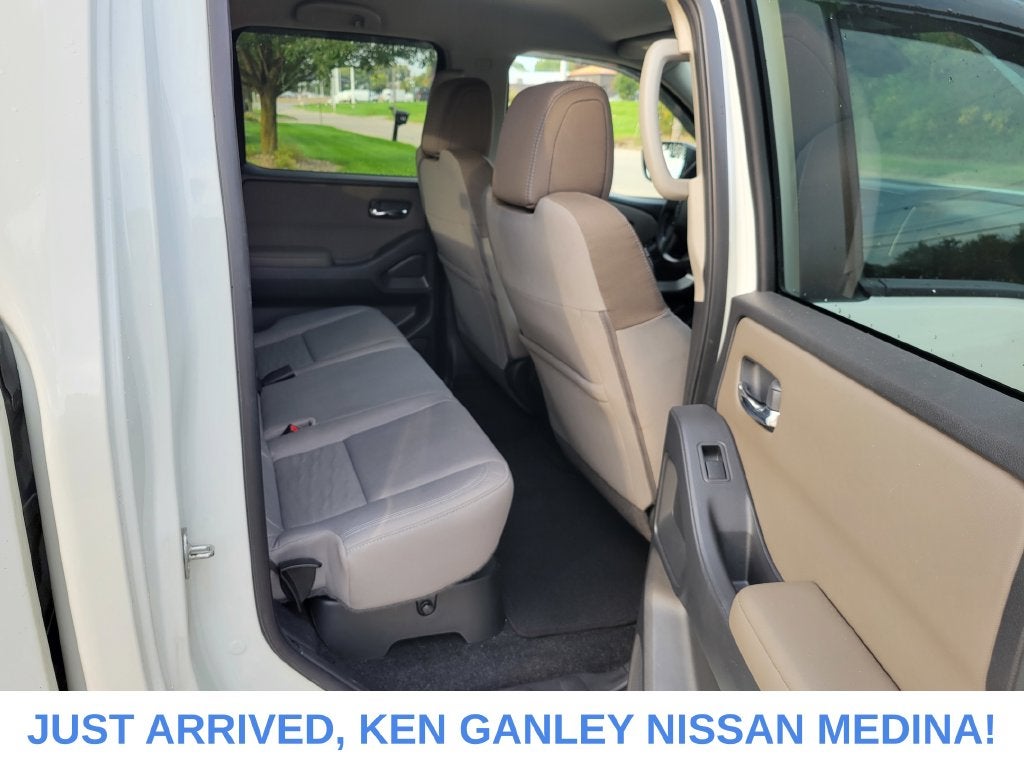 2022 Nissan Frontier Crew Cab SV