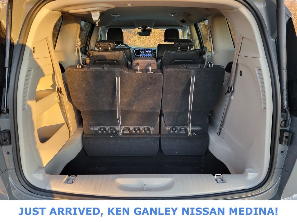 2022 Chrysler Pacifica Touring L