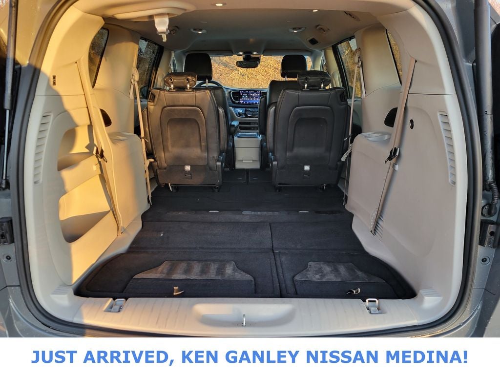 2022 Chrysler Pacifica Touring L