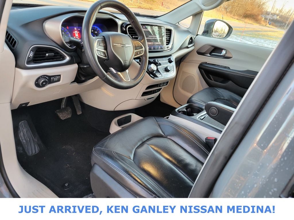 2022 Chrysler Pacifica Touring L