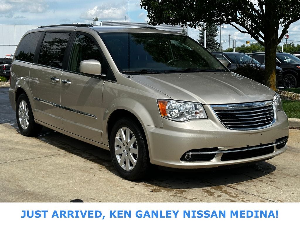 2016 Chrysler Town & Country Touring