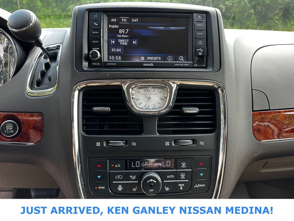 2016 Chrysler Town & Country Touring