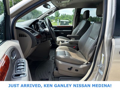2016 Chrysler Town & Country Touring