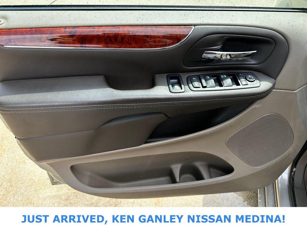 2016 Chrysler Town & Country Touring