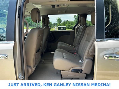 2016 Chrysler Town & Country Touring