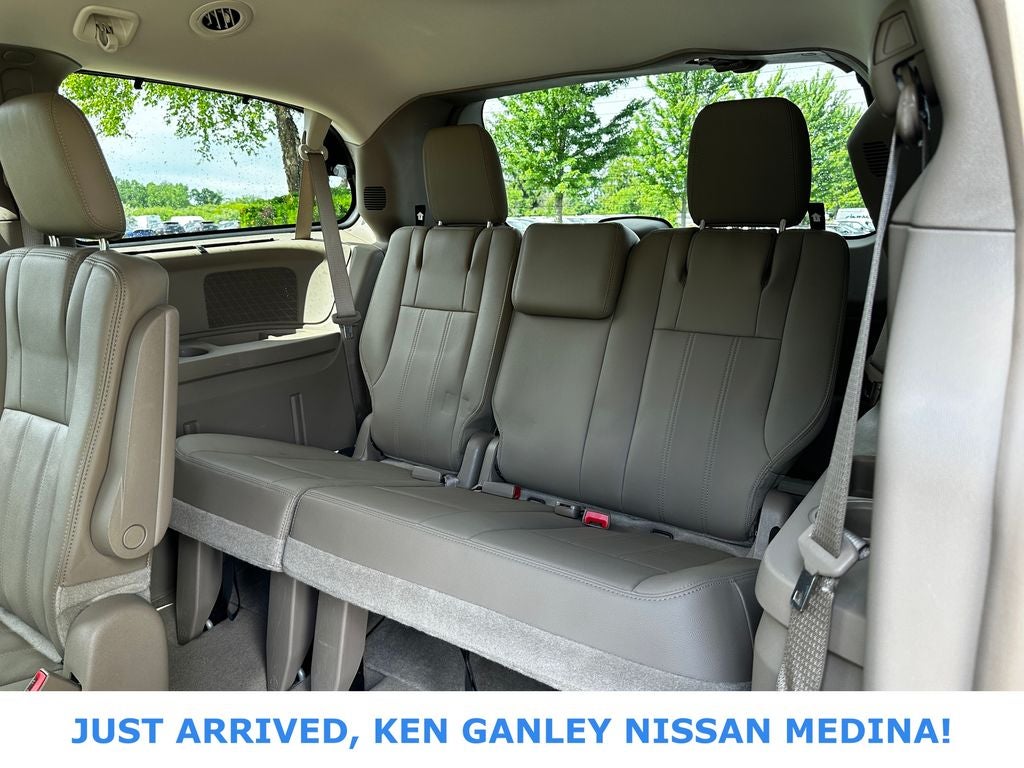 2016 Chrysler Town & Country Touring