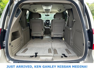2016 Chrysler Town & Country Touring