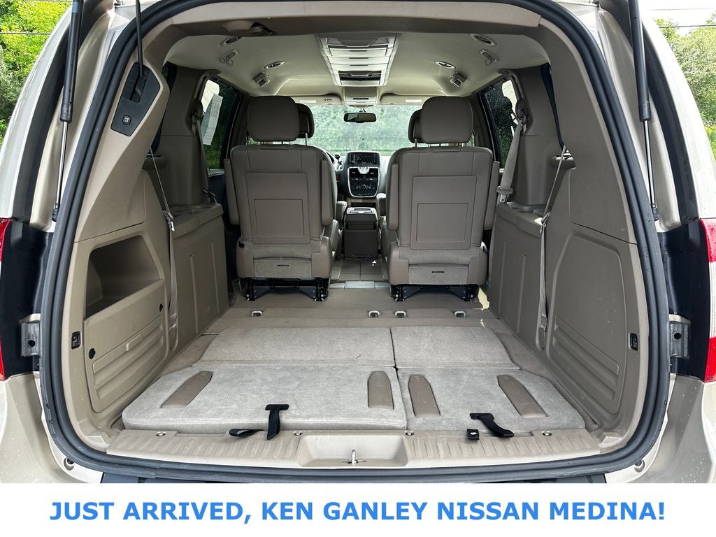 2016 Chrysler Town & Country Touring