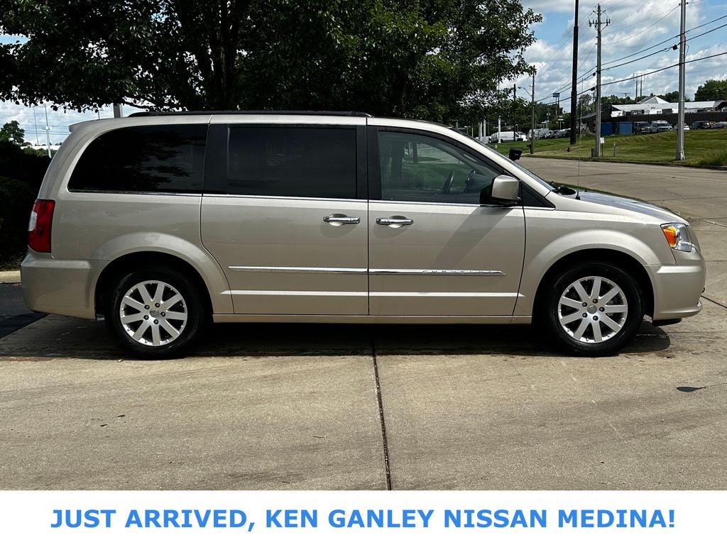 2016 Chrysler Town & Country Touring