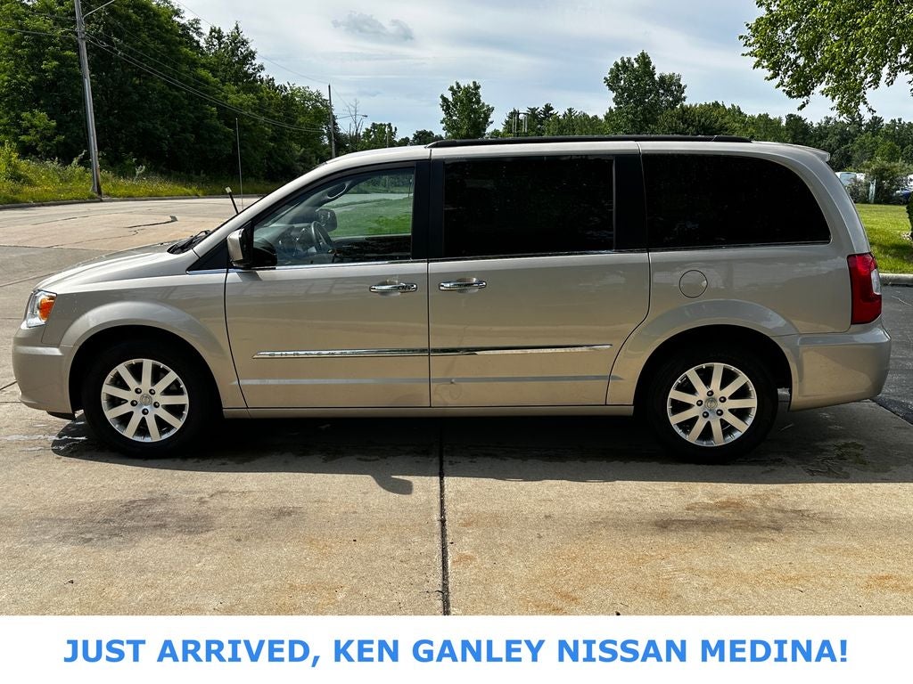 2016 Chrysler Town & Country Touring