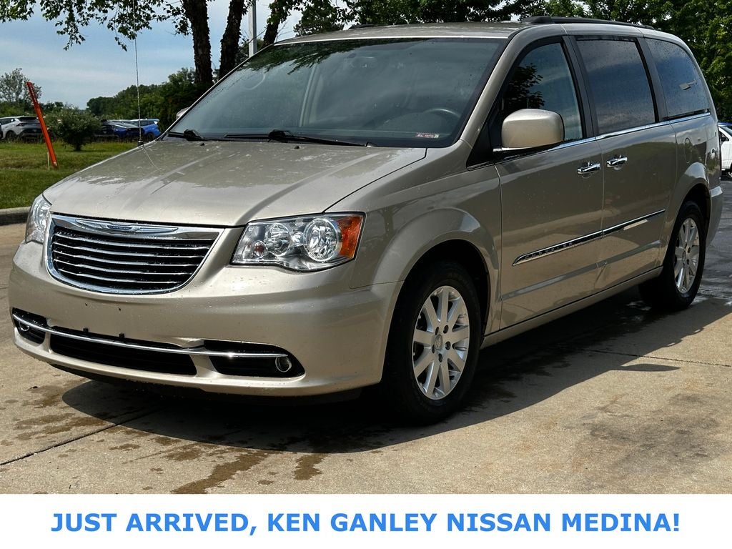 2016 Chrysler Town & Country Touring