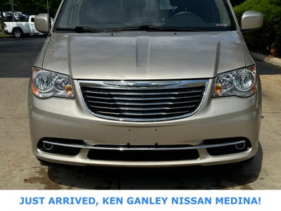2016 Chrysler Town & Country Touring