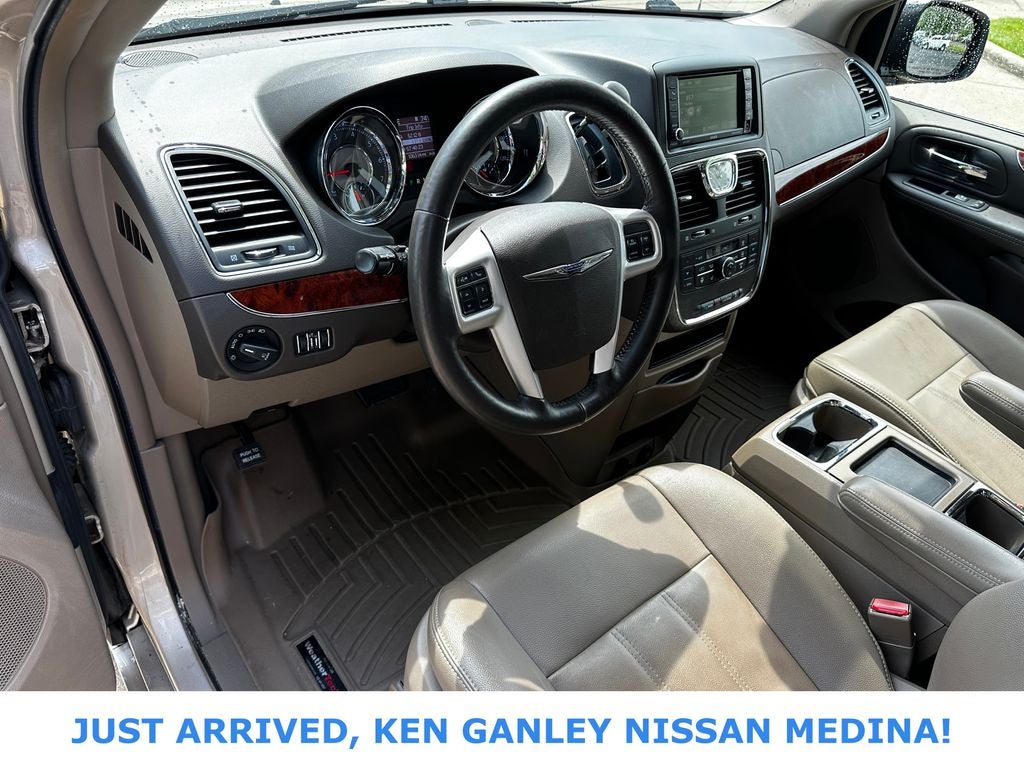 2016 Chrysler Town & Country Touring