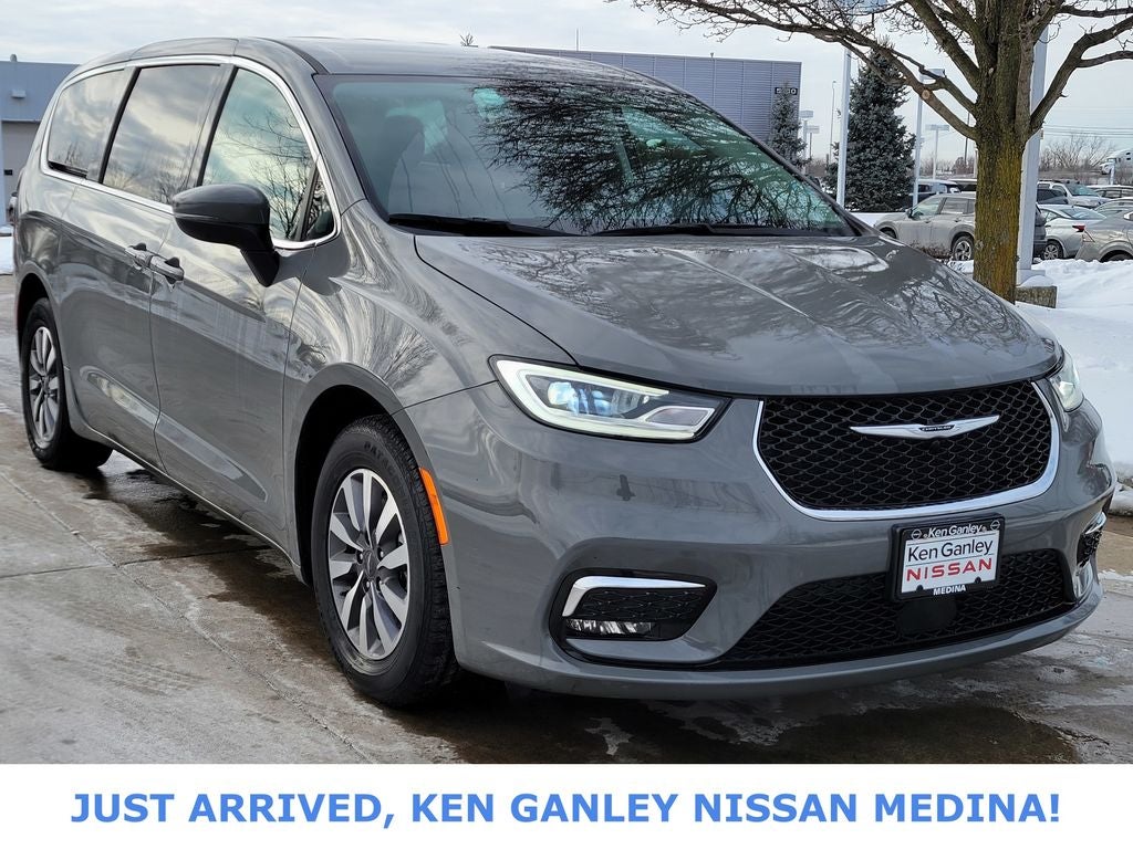 2023 Chrysler Pacifica Hybrid Touring L