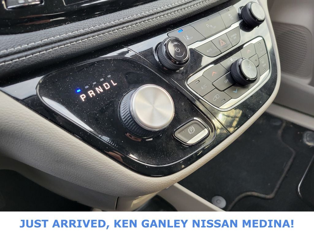 2023 Chrysler Pacifica Hybrid Touring L