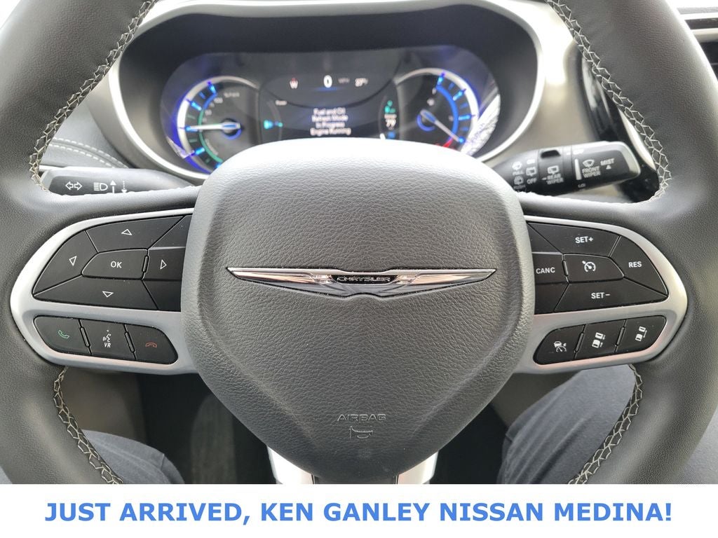 2023 Chrysler Pacifica Hybrid Touring L