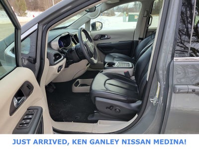 2023 Chrysler Pacifica Hybrid Touring L