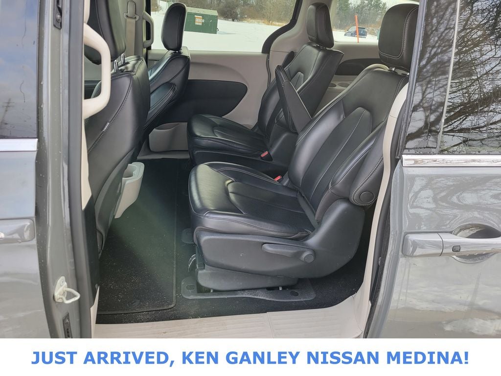 2023 Chrysler Pacifica Hybrid Touring L