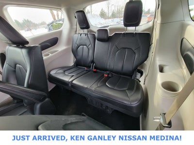 2023 Chrysler Pacifica Hybrid Touring L