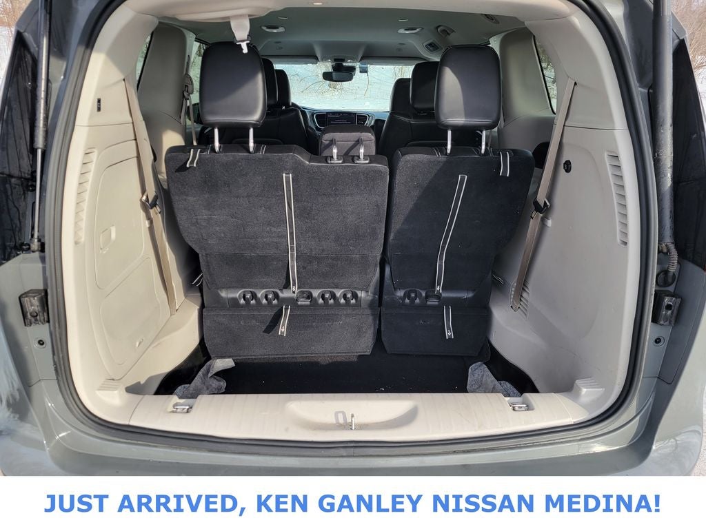 2023 Chrysler Pacifica Hybrid Touring L