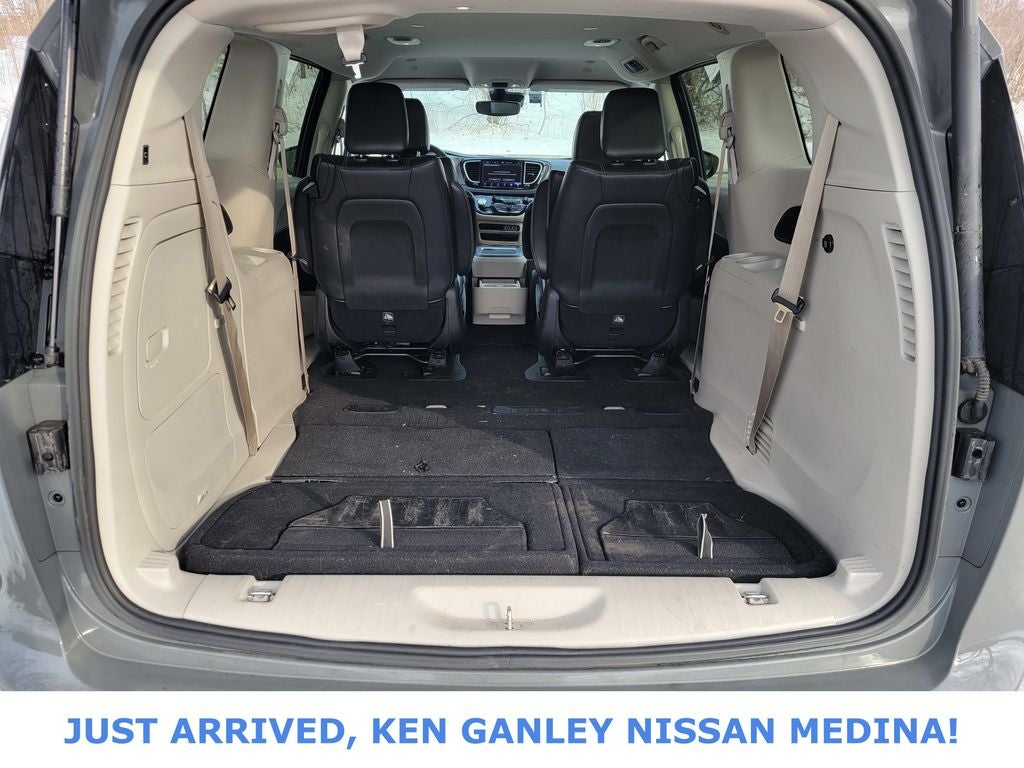 2023 Chrysler Pacifica Hybrid Touring L