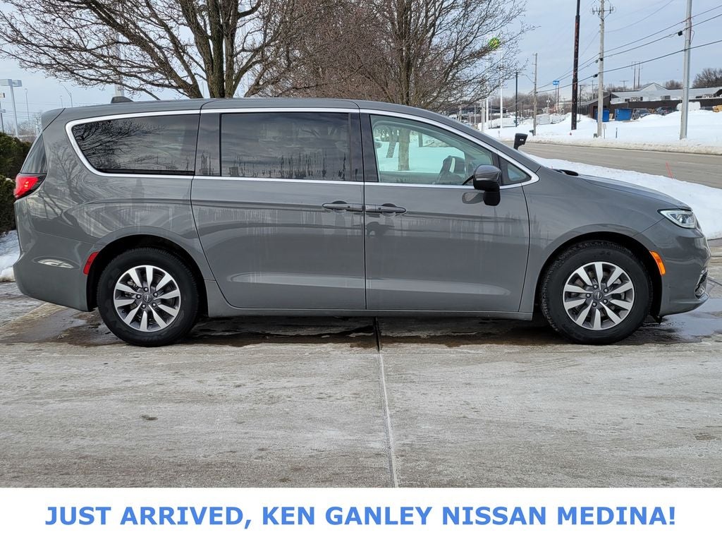 2023 Chrysler Pacifica Hybrid Touring L