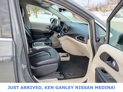 2023 Chrysler Pacifica Hybrid Touring L