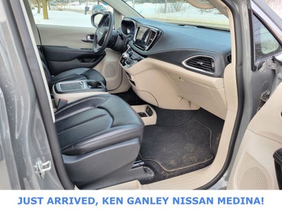 2023 Chrysler Pacifica Hybrid Touring L