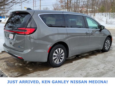2023 Chrysler Pacifica Hybrid Touring L