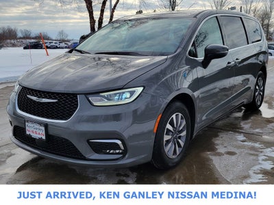 2023 Chrysler Pacifica Hybrid Touring L