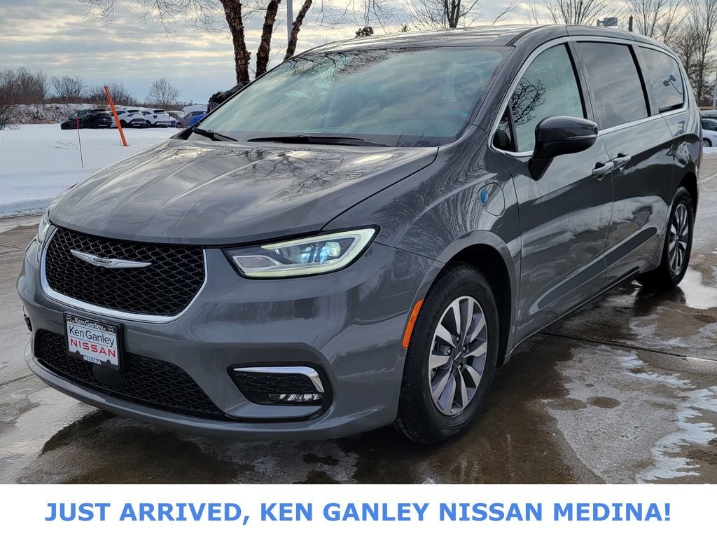 2023 Chrysler Pacifica Hybrid Touring L