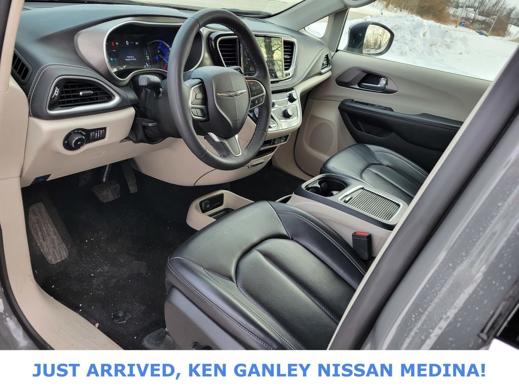 2023 Chrysler Pacifica Hybrid Touring L