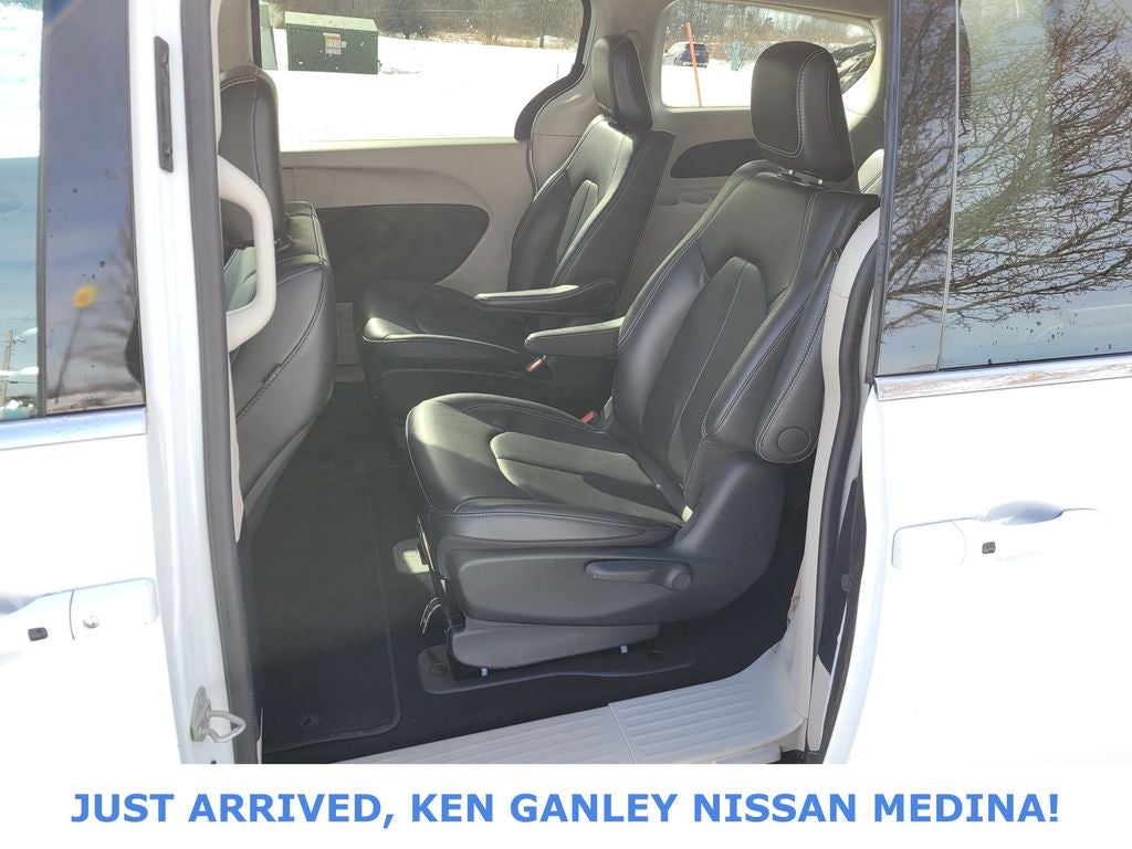 2024 Chrysler Pacifica Hybrid Select