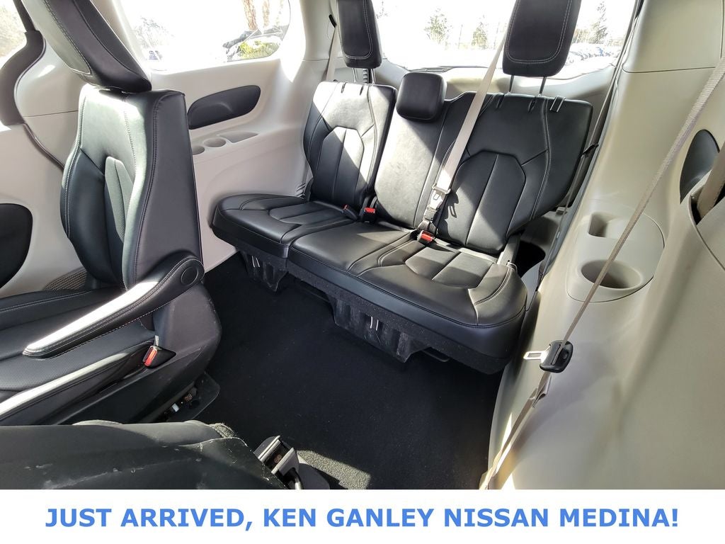 2024 Chrysler Pacifica Hybrid Select