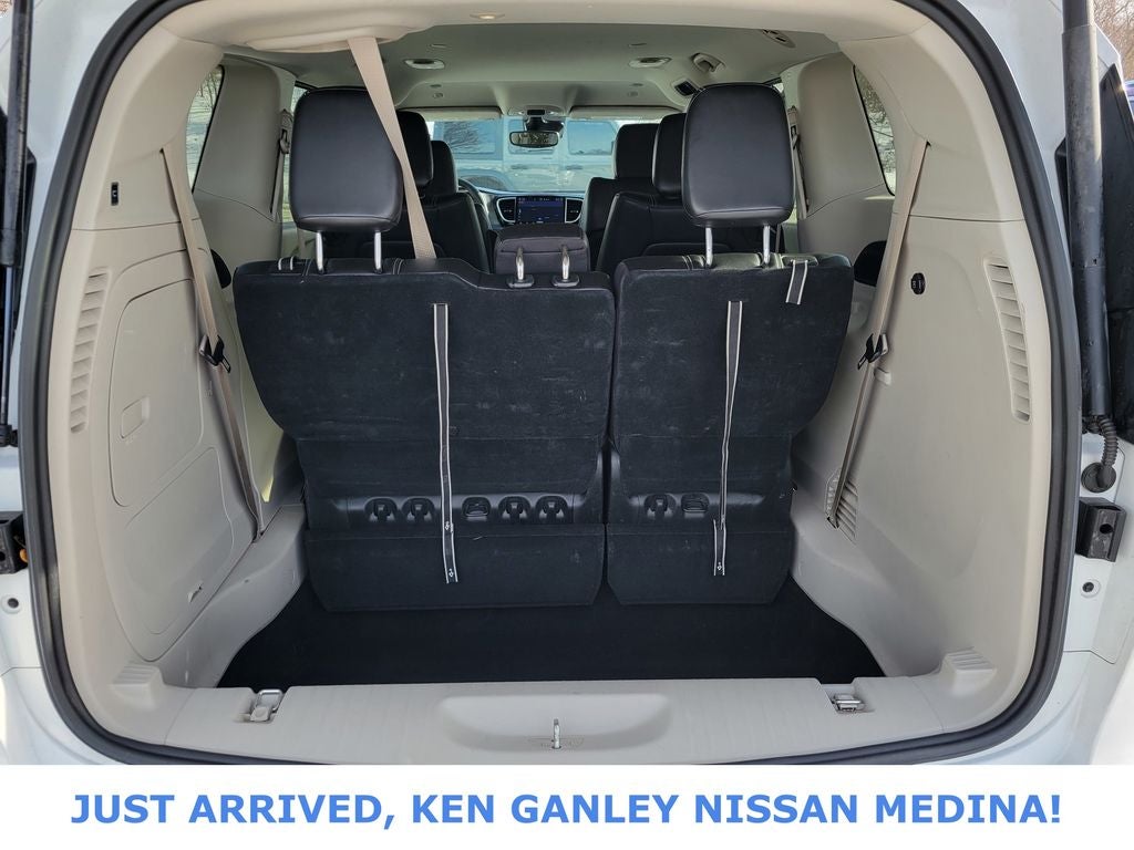 2024 Chrysler Pacifica Hybrid Select