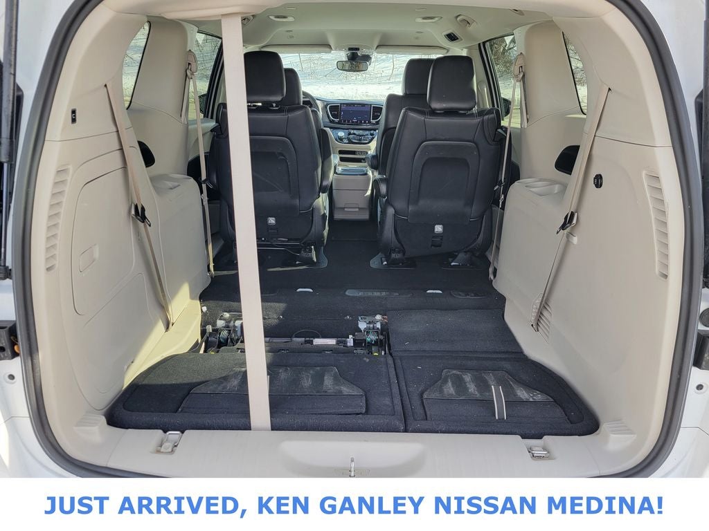 2024 Chrysler Pacifica Hybrid Select