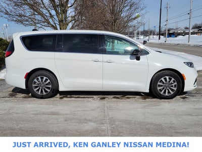 2024 Chrysler Pacifica Hybrid Select