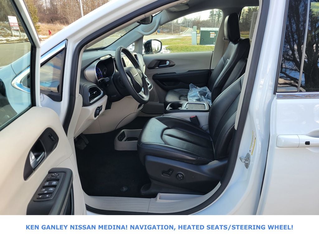 2024 Chrysler Pacifica Hybrid Select