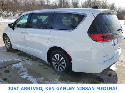 2024 Chrysler Pacifica Hybrid Select