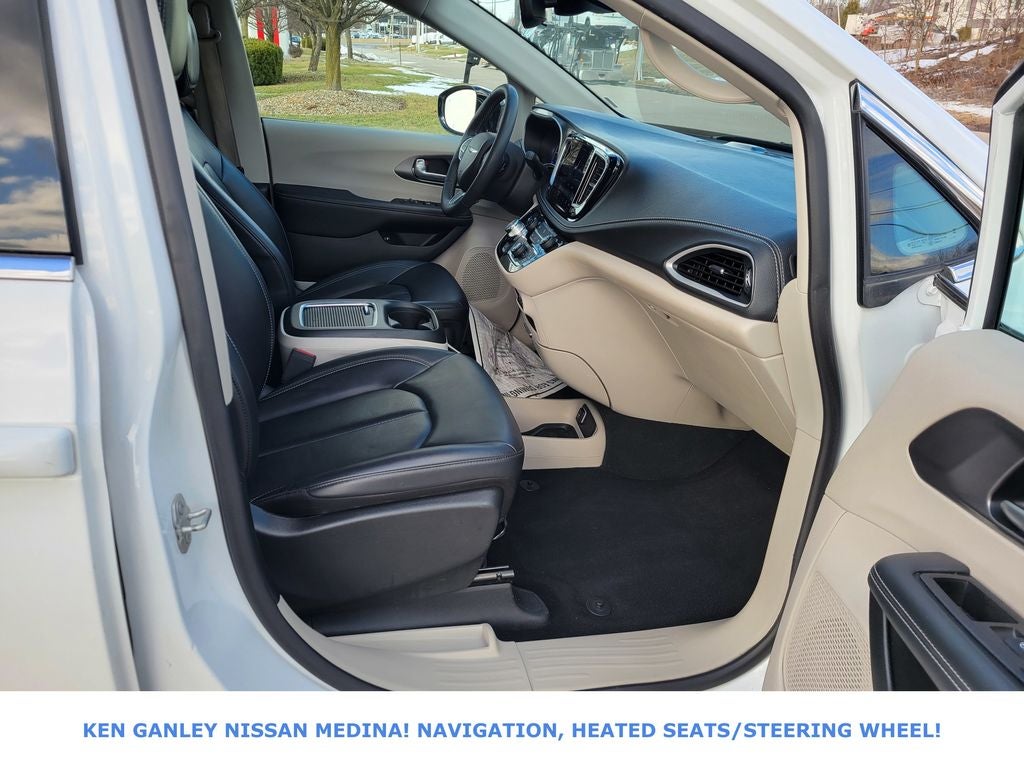 2024 Chrysler Pacifica Hybrid Select