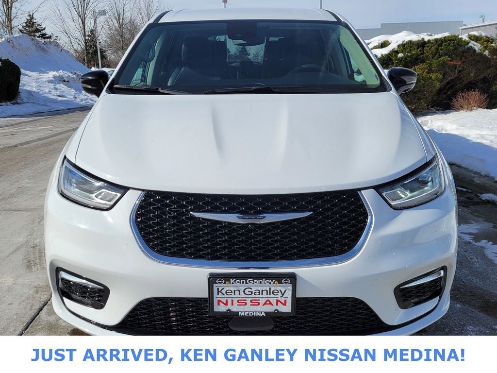 2024 Chrysler Pacifica Hybrid Select