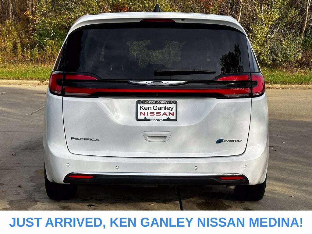 2024 Chrysler Pacifica Hybrid Select