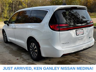 2024 Chrysler Pacifica Hybrid Select