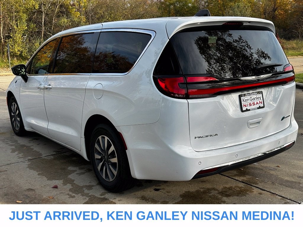 2024 Chrysler Pacifica Hybrid Select