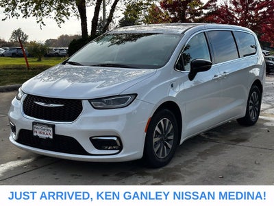 2024 Chrysler Pacifica Hybrid Select