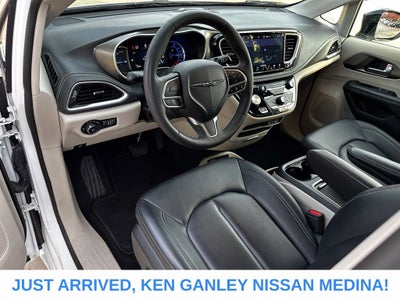 2024 Chrysler Pacifica Hybrid Select